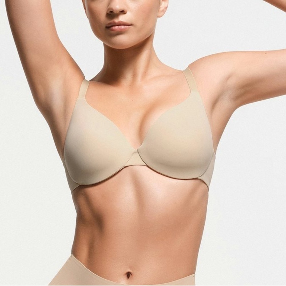 NWT SKIMS Smoothing Intimates Full Coverage Bra